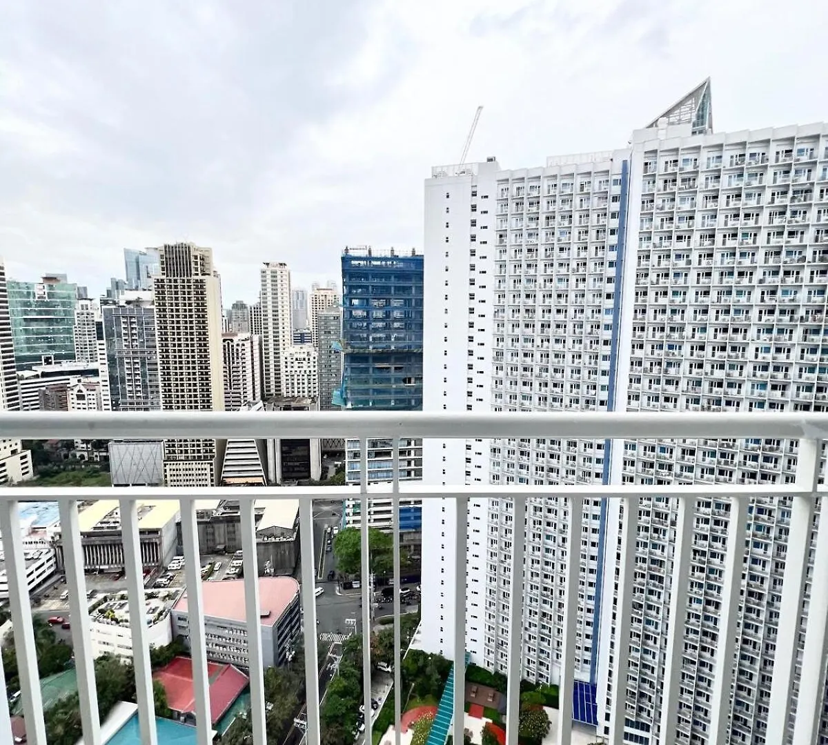 Jazz Residence T2 Rm 405 Homey Muji Inspired Staycation Big Screen Cinema Manila Apartment